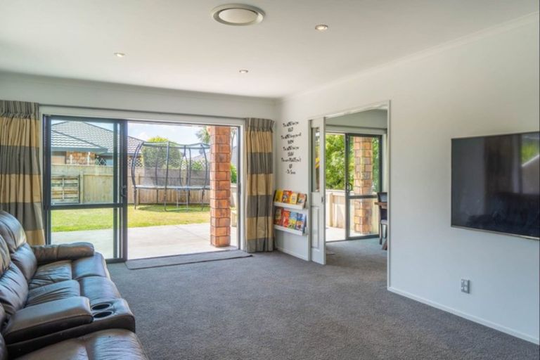 Photo of property in 7 Lambert Way, Paraparaumu, 5032