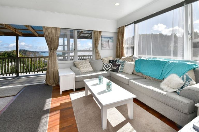 Photo of property in 4a Kathy Terrace, Stanmore Bay, Whangaparaoa, 0932