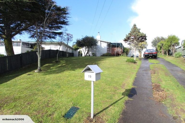 Photo of property in 19 Plumley Crescent, Mangere, Auckland, 2022