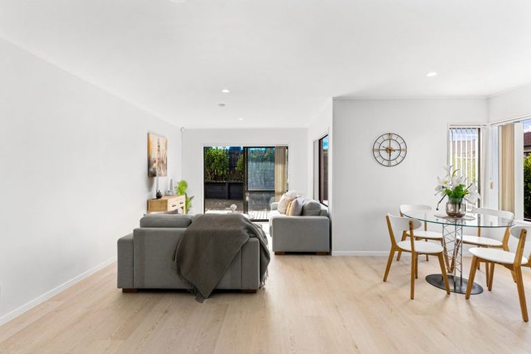 Photo of property in 9 Eloise Place, Clendon Park, Auckland, 2103