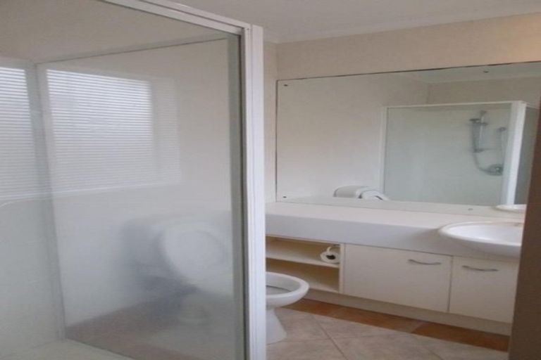 Photo of property in 6 Claremont Way, East Tamaki Heights, Auckland, 2016