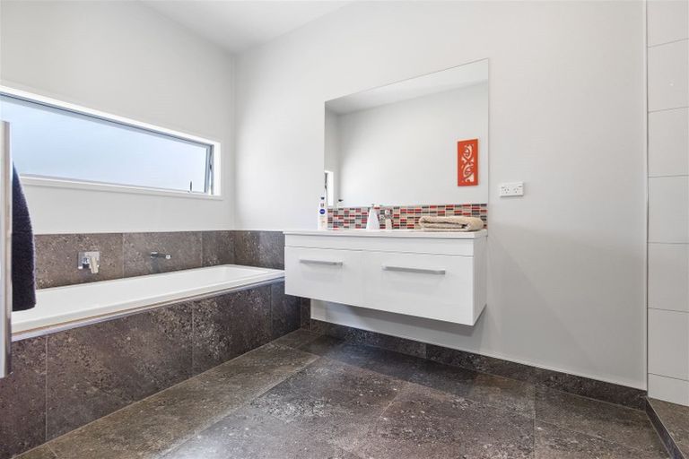 Photo of property in 172 Saint James Drive, Huntington, Hamilton, 3210