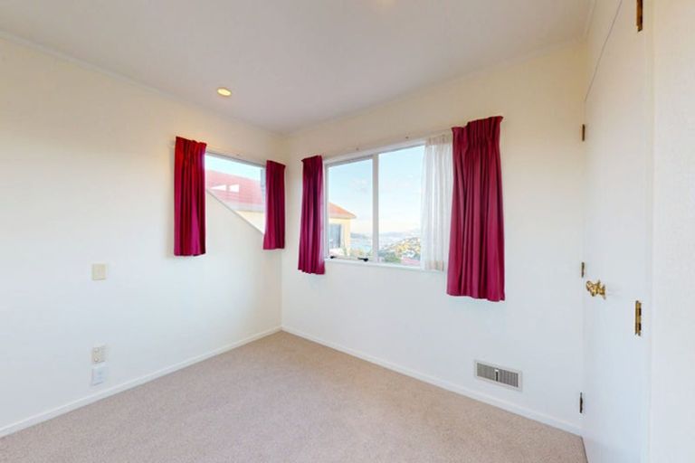 Photo of property in 16 Imran Terrace, Khandallah, Wellington, 6035
