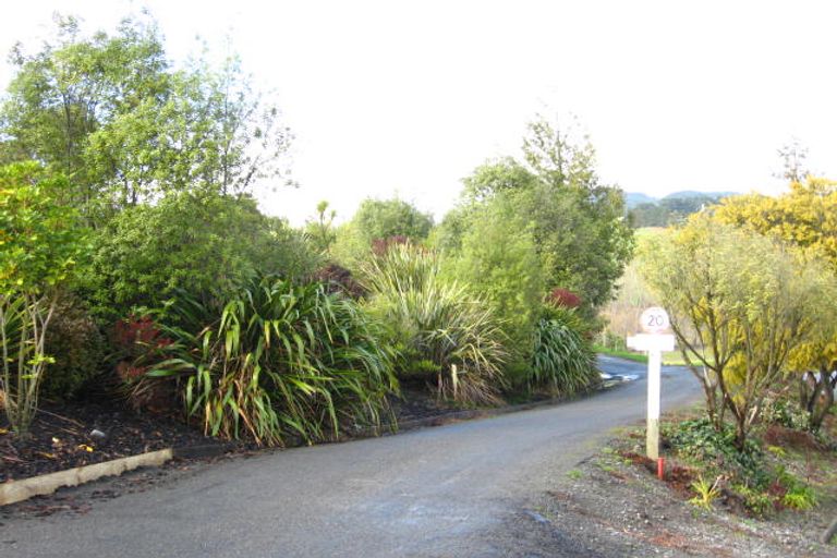 Photo of property in 35 Shalamar Drive, Cashmere, Christchurch, 8022