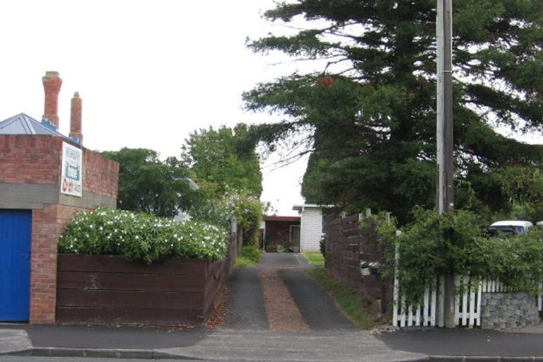 Photo of property in 1/116 Hinemoa Street, Birkenhead, Auckland, 0626