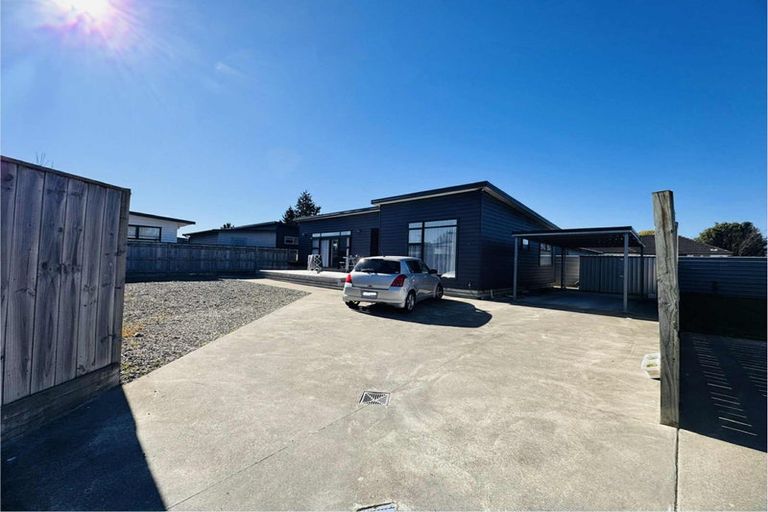 Photo of property in 48 Exeter Crescent, Takaro, Palmerston North, 4412