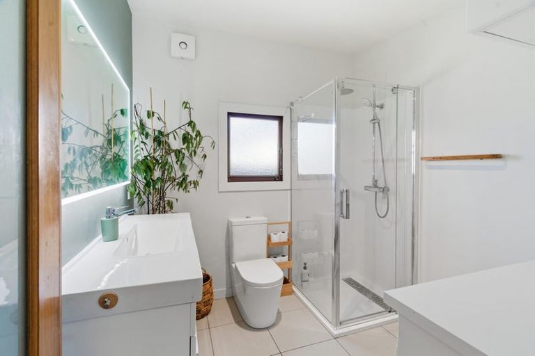 Photo of property in 42 Middlepark Road, Sockburn, Christchurch, 8042