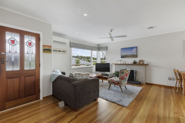 Photo of property in 1/3 Ellice Road, Totara Vale, Auckland, 0629