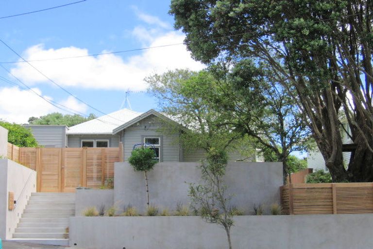 Photo of property in 16 Rimu Road, Kelburn, Wellington, 6012