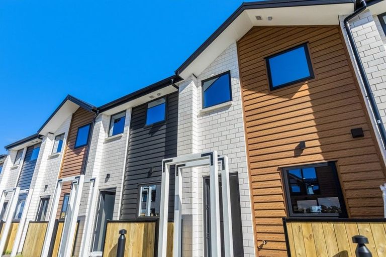 Photo of property in 5/172 Don Buck Road, Massey, Auckland, 0614