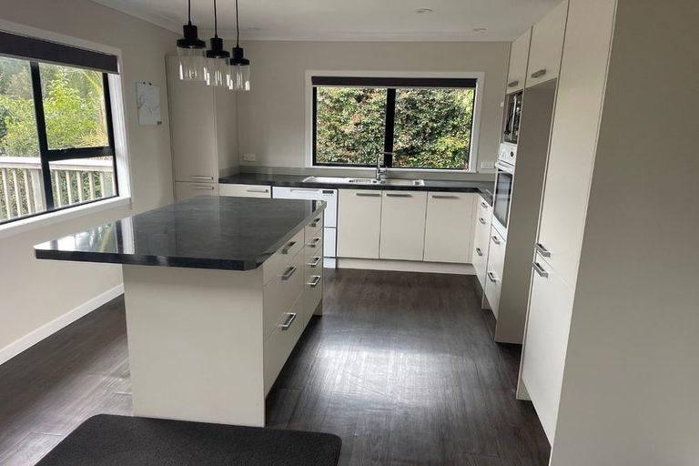 Photo of property in 2/28 Coroglen Avenue, Birkenhead, Auckland, 0626