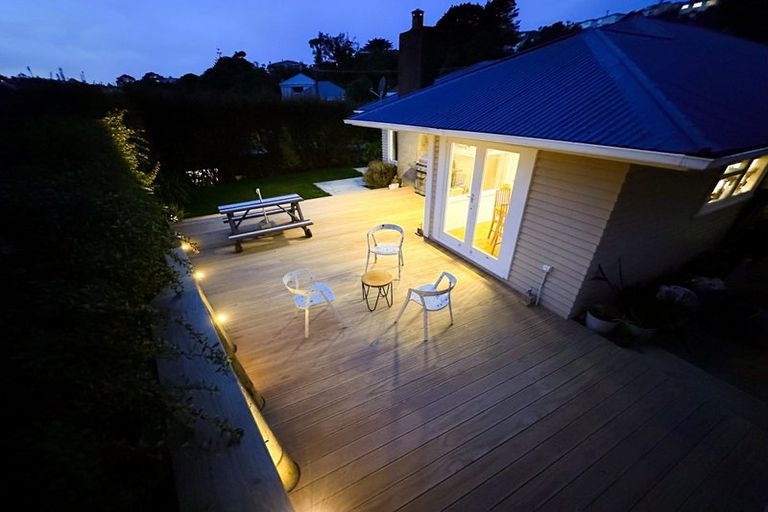 Photo of property in 4 Black Rock Road, Newlands, Wellington, 6037