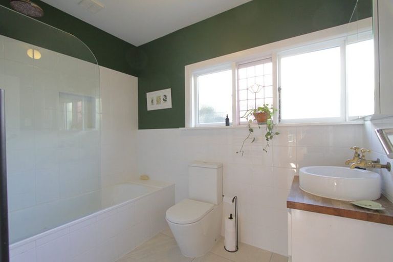 Photo of property in 79 Waimea Terrace, Beckenham, Christchurch, 8023