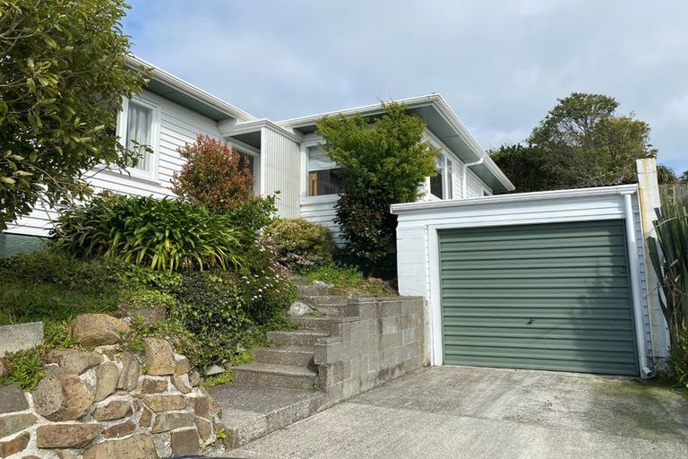 Photo of property in 60 Ruskin Road, Newlands, Wellington, 6037