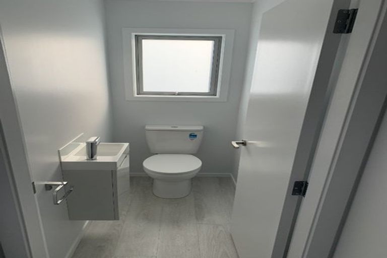 Photo of property in 22 Koru Loop, Paraparaumu, 5032