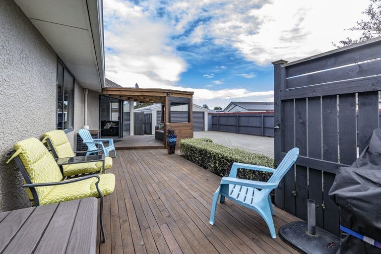 Photo of property in 6 Oakley Crescent, Hornby, Christchurch, 8042