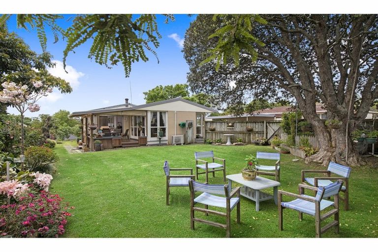 Photo of property in 94 Kitchener Road, Waiuku, 2123