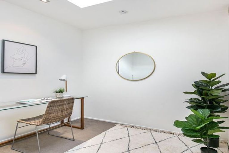 Photo of property in 56 Saddleback Grove, Karori, Wellington, 6012