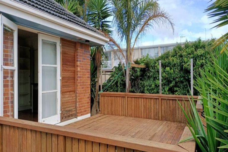 Photo of property in 2/265 Massey Road, Mangere East, Auckland, 2024