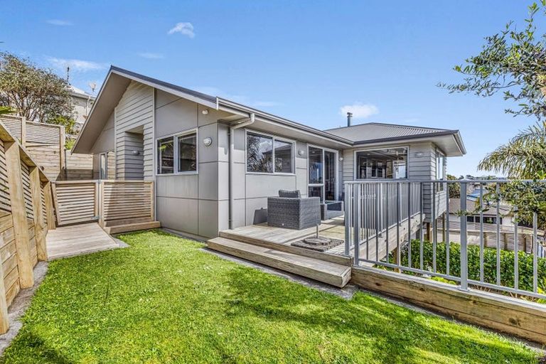 Photo of property in 23 York Crescent, Westown, New Plymouth, 4310