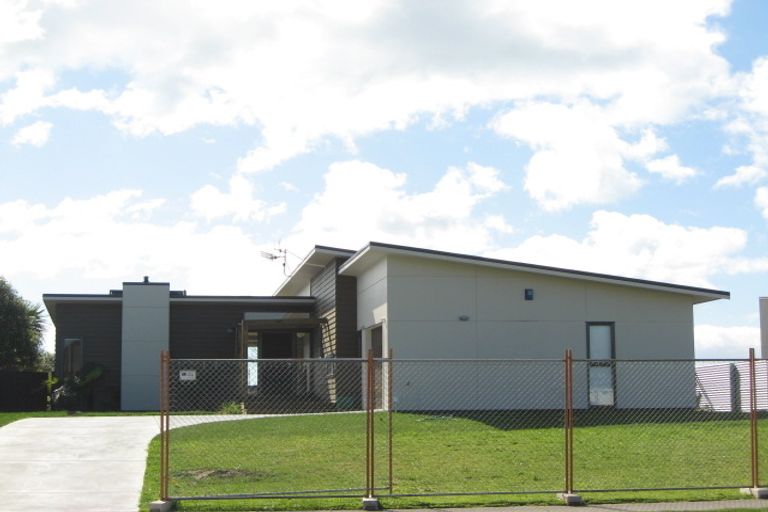 Photo of property in 2 Edgewater Grove, Whakatane, 3120