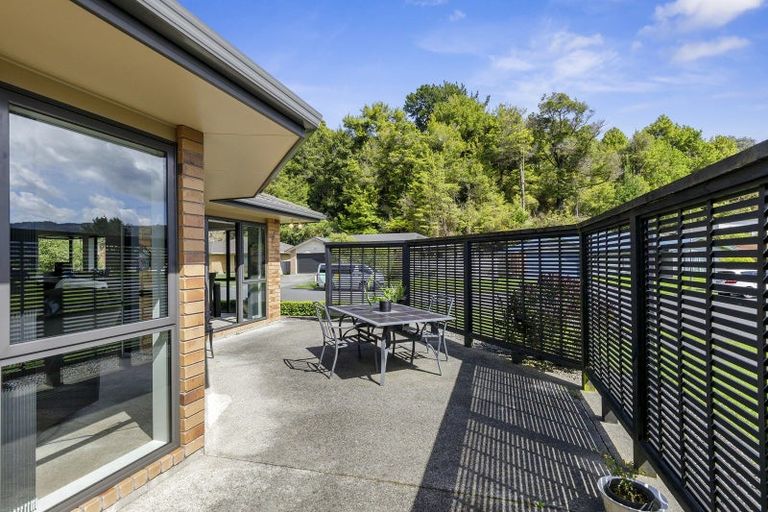 Photo of property in 15 Aragon Grove, Kingsley Heights, Upper Hutt, 5018