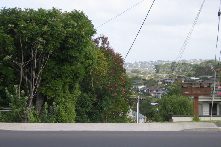 Photo of property in 2/190 East Coast Road, Forrest Hill, Auckland, 0620