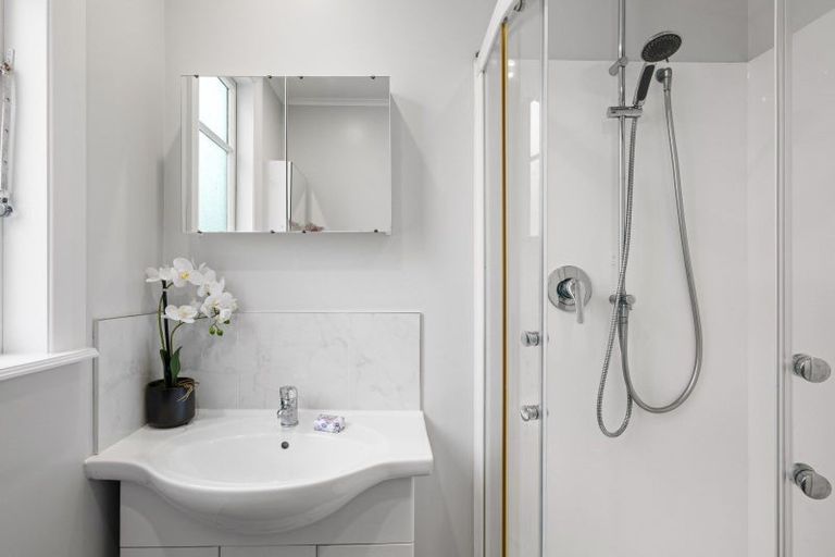 Photo of property in 295 Aberdeen Road, Gisborne, 4010