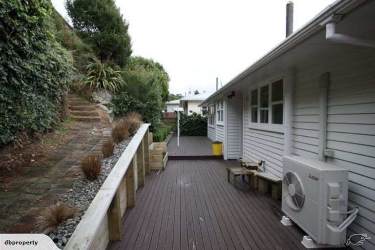 Photo of property in 47 Link Road, Newlands, Wellington, 6037