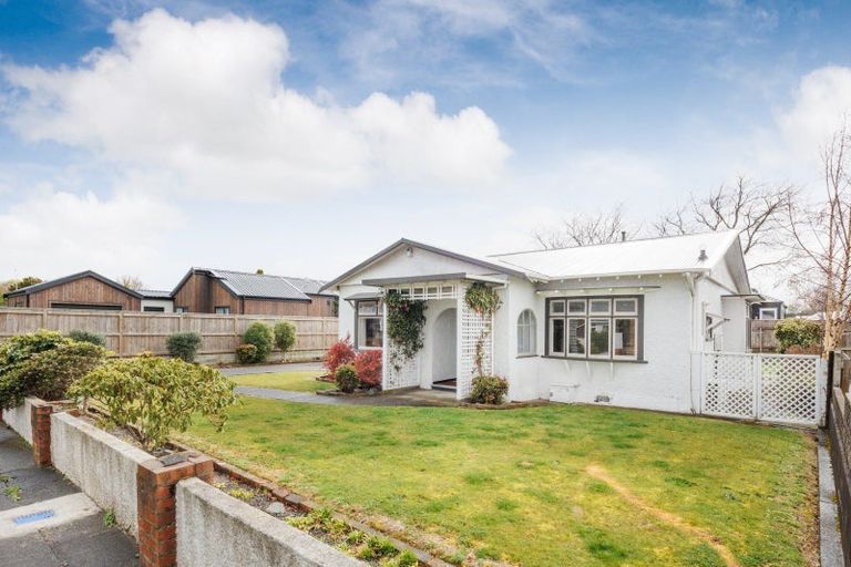 Photo of property in 19 Brightwater Terrace, Terrace End, Palmerston North, 4410
