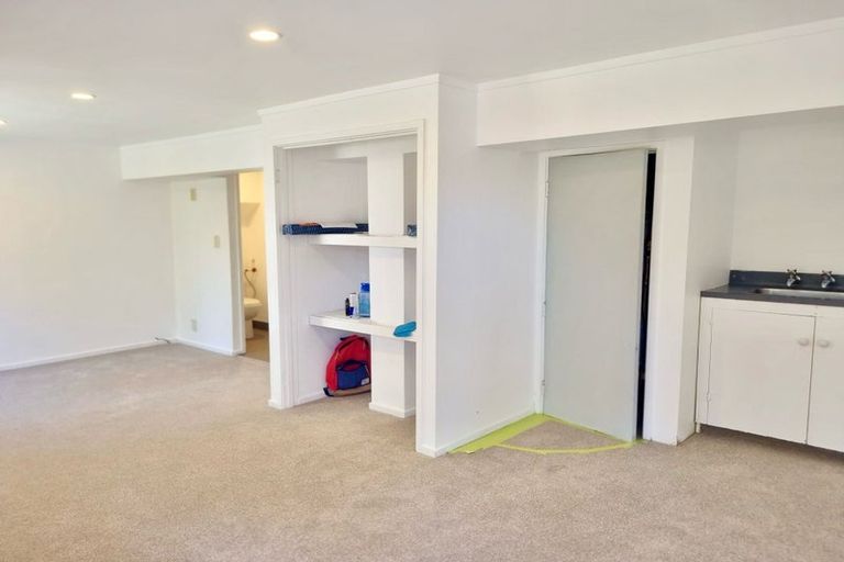 Photo of property in 21 Eskdale Road, Birkdale, Auckland, 0626