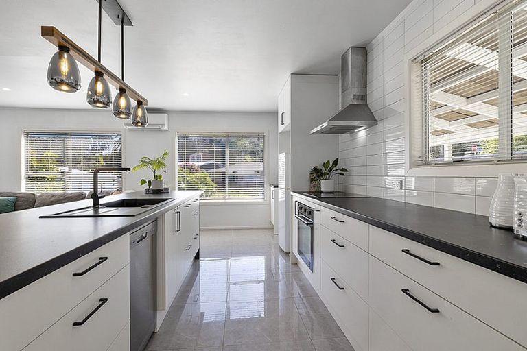 Photo of property in 1 Ross Place, Blagdon, New Plymouth, 4310