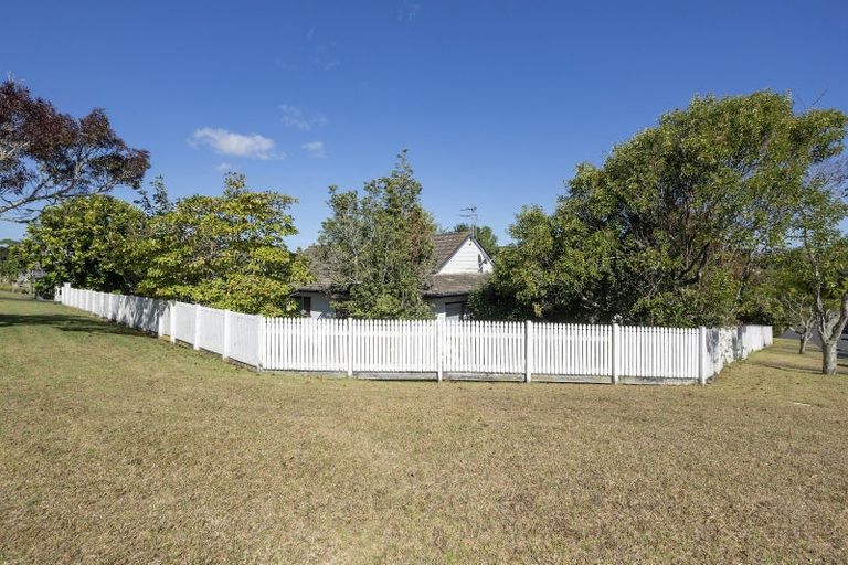 Photo of property in 32 Moire Road, Massey, Auckland, 0614
