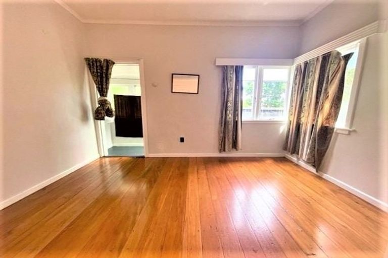 Photo of property in 70 Mckenzie Road, Mangere Bridge, Auckland, 2022