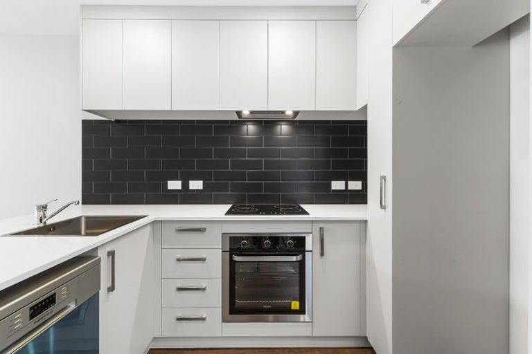 Photo of property in 46 Tokai Place, Glen Eden, 0602