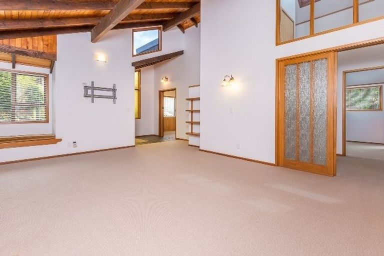 Photo of property in 5 Totara Grove, Hillcrest, Auckland, 0627