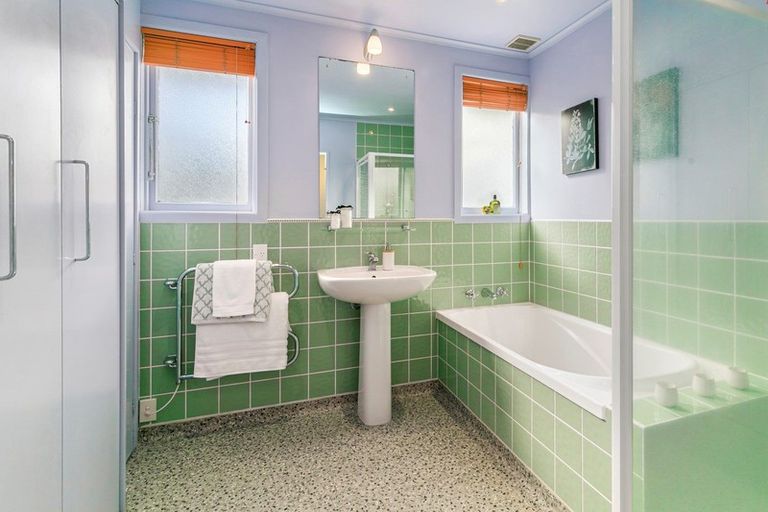 Photo of property in 30 Singers Road, Korokoro, Lower Hutt, 5012