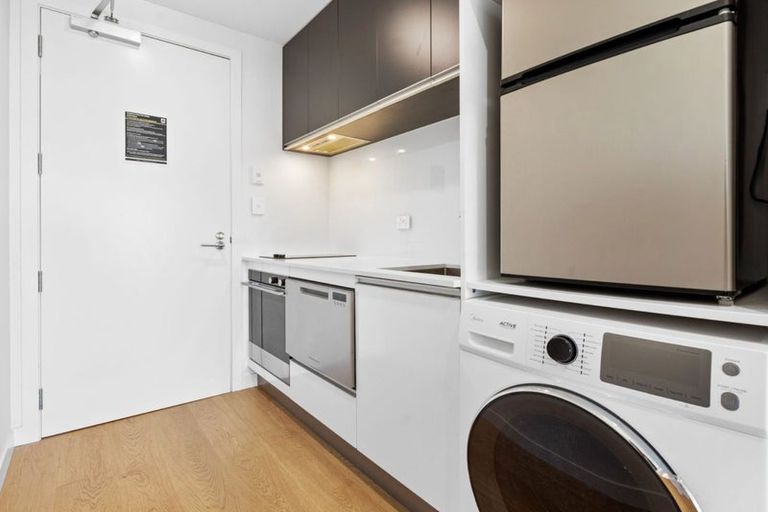 Photo of property in Frank Sargeson Apts, 207/74 Anzac Street, Takapuna, Auckland, 0622