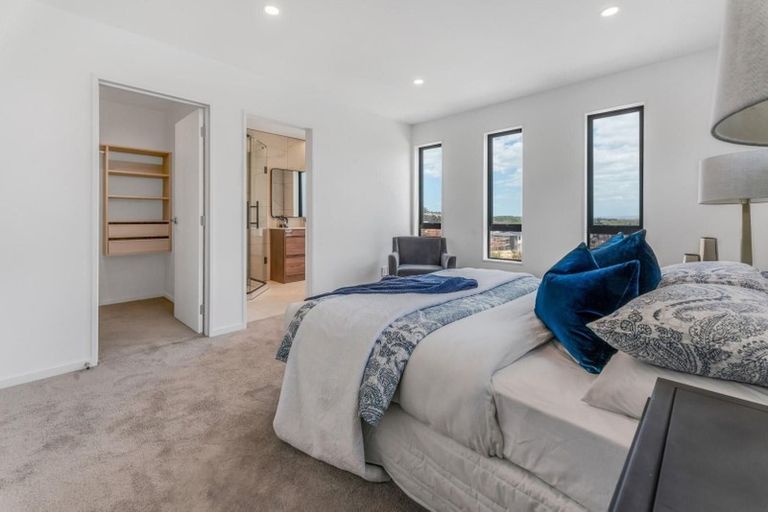 Photo of property in 28 Matahae Drive, Flat Bush, Auckland, 2019