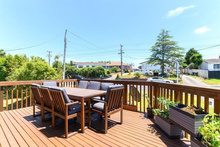 Photo of property in 112 Lincoln Park Avenue, Massey, Auckland, 0614