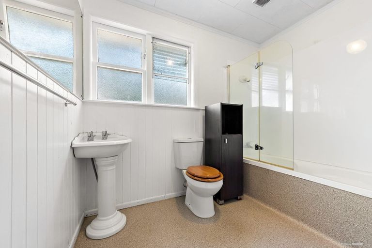 Photo of property in 25 Edmonton Road, Henderson, Auckland, 0612