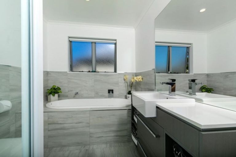 Photo of property in 78 Mackay Drive, Greenhithe, Auckland, 0632