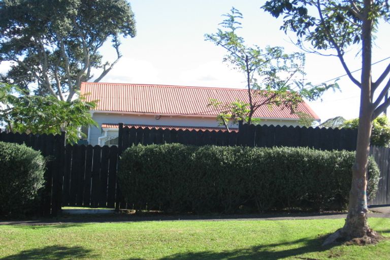 Photo of property in 46 Brandon Road, Glen Eden, Auckland, 0602