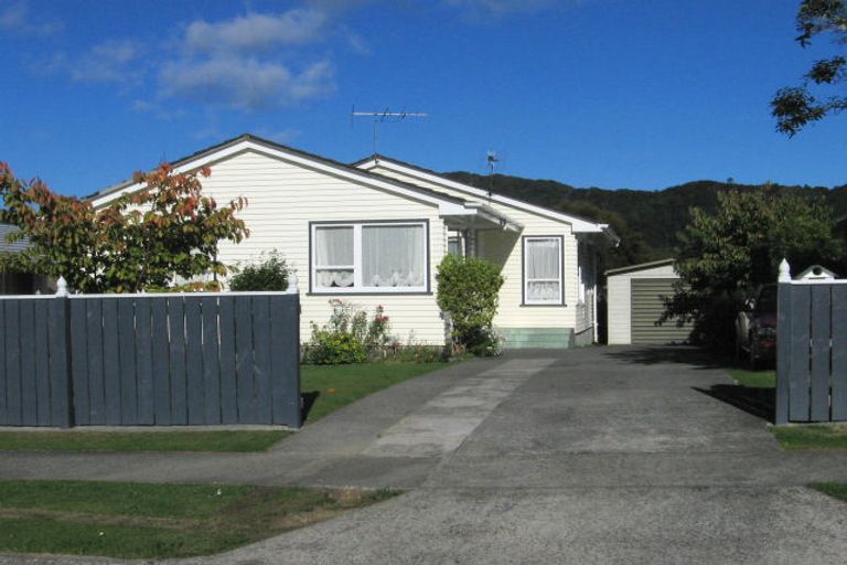 Photo of property in 9 Kumeroa Grove, Wainuiomata, Lower Hutt, 5014