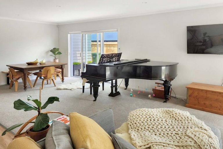 Photo of property in 18 Te Ara O Roimata, Wainuiomata, Lower Hutt, 5014