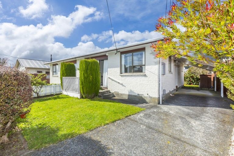 Photo of property in 48f2- Kowhai Avenue, Ebdentown, Upper Hutt, 5018