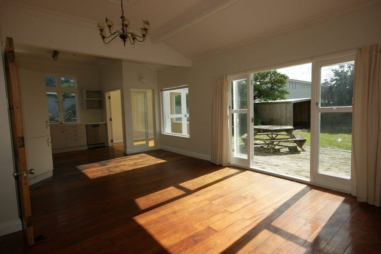 Photo of property in 20 Lyall Parade, Lyall Bay, Wellington, 6022