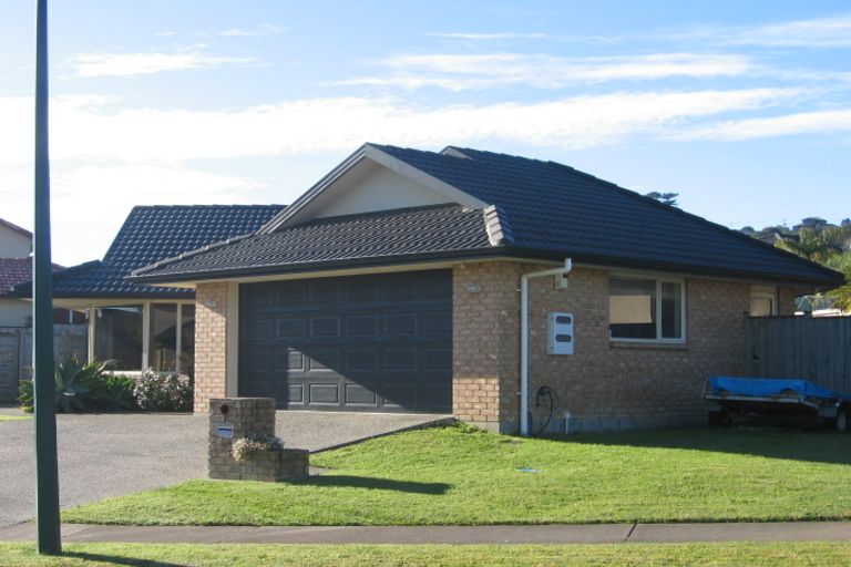 Photo of property in 45 Newbliss Crescent, East Tamaki Heights, Auckland, 2016