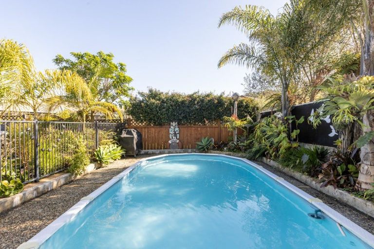 Photo of property in 14 D'arcy Place, Taradale, Napier, 4112
