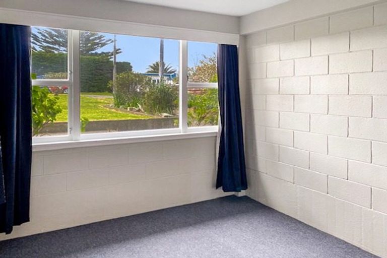 Photo of property in 10 Kennedy Street, Foxton Beach, Foxton, 4815